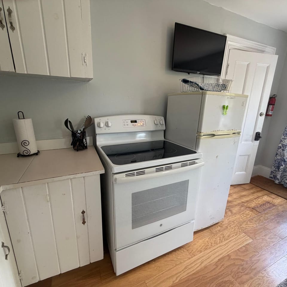 Kitchen or kitchenette, kitchen