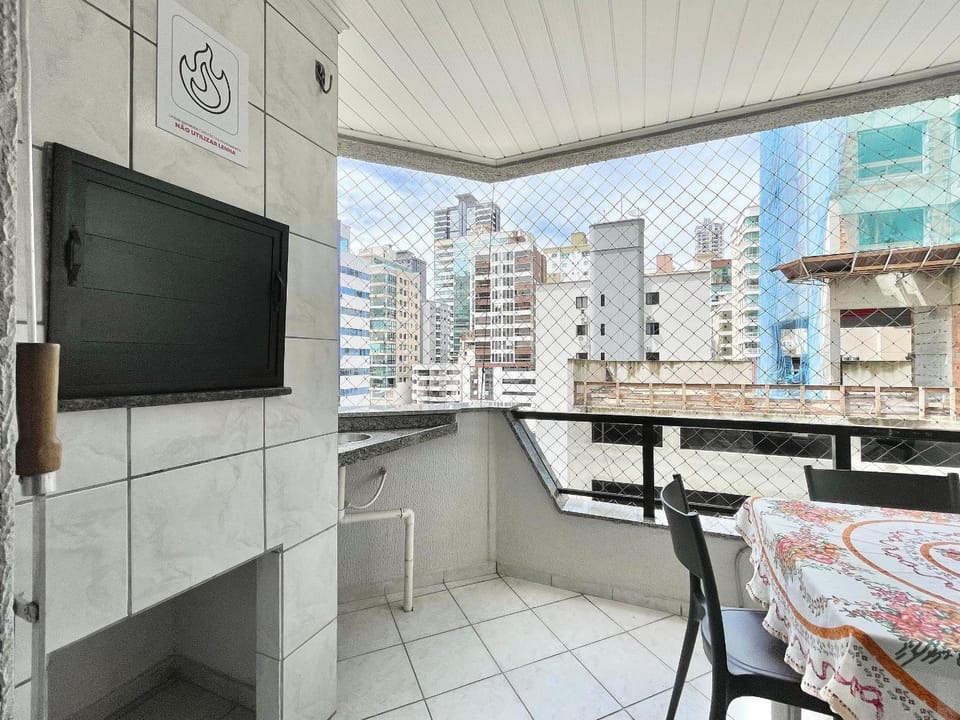 240 Street Itapema 2 Bedrooms Near Russi Shopping AT003 Apartment in Porto Belo