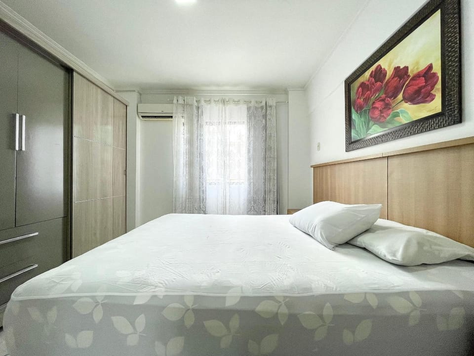 240 Street Itapema 2 Bedrooms Near Russi Shopping AT003 Apartment in Porto Belo