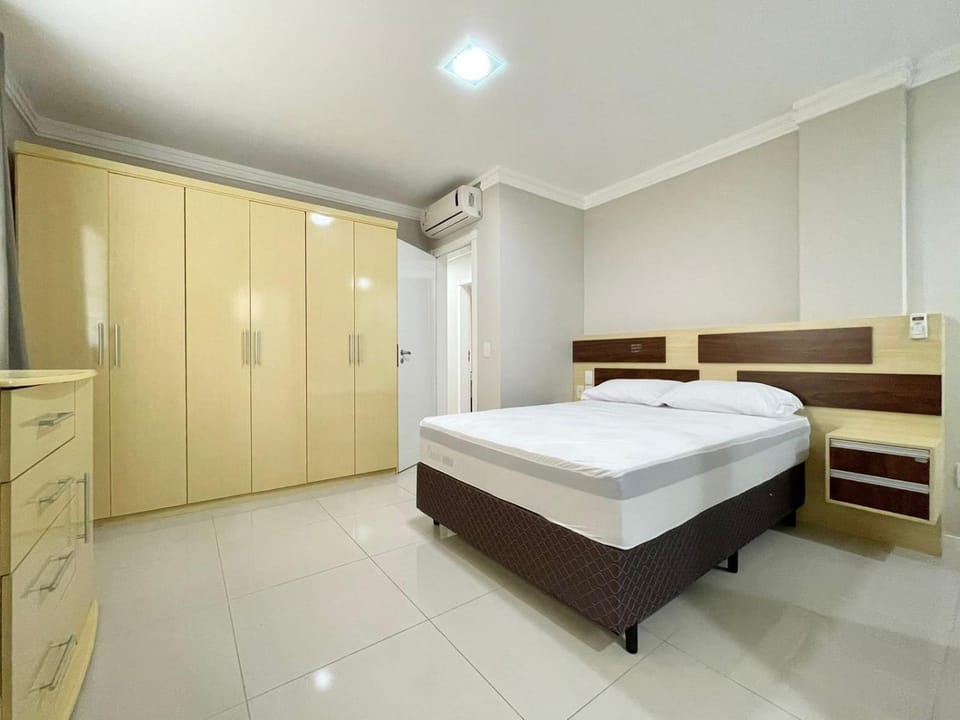 271 Street, Ocean Block, 3 suites, Itapema, Meia Praia, AT004 Apartment in Porto Belo