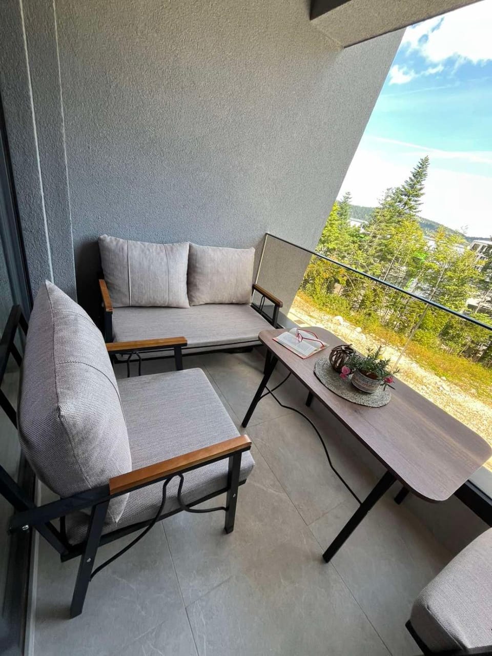 Natural landscape, Balcony/Terrace, Seating area