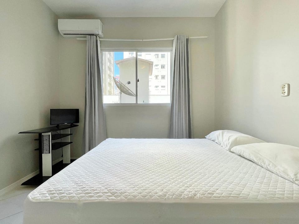 264 Street Itapema 3 Bedrooms with Air Conditioning 150m from the Sea AT006 Apartment in Porto Belo