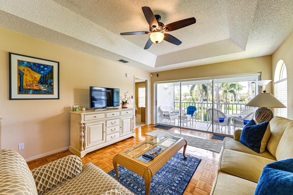 Snowbirds Welcome! Naples Resort Condo Near Golf House in Lely Resort