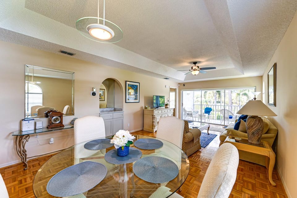 Snowbirds Welcome! Naples Resort Condo Near Golf House in Lely Resort