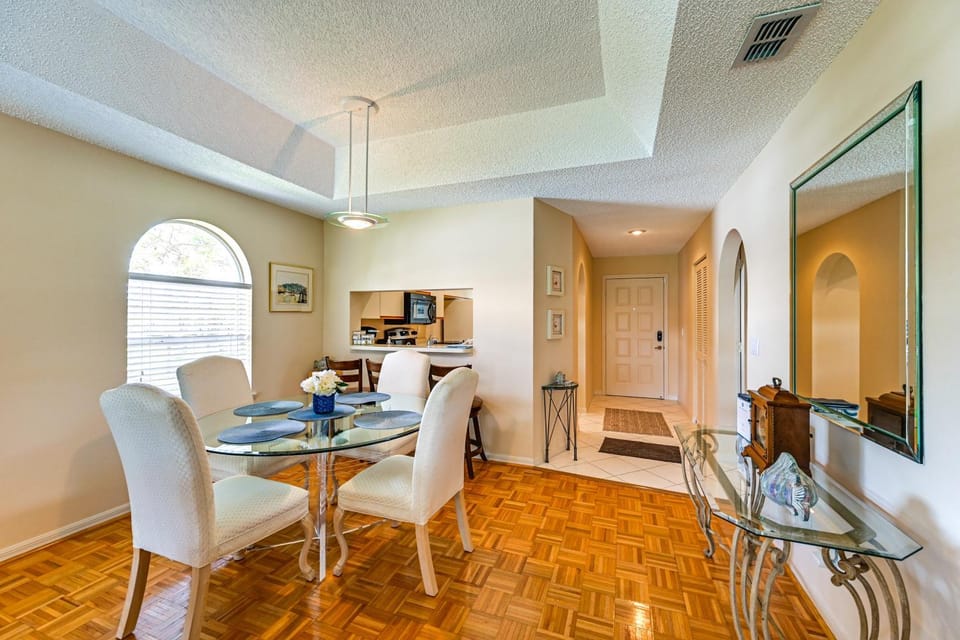 Snowbirds Welcome! Naples Resort Condo Near Golf House in Lely Resort