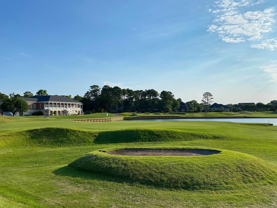 Upscale Beach Haven, Golf Cart, Linens included House in South Carolina
