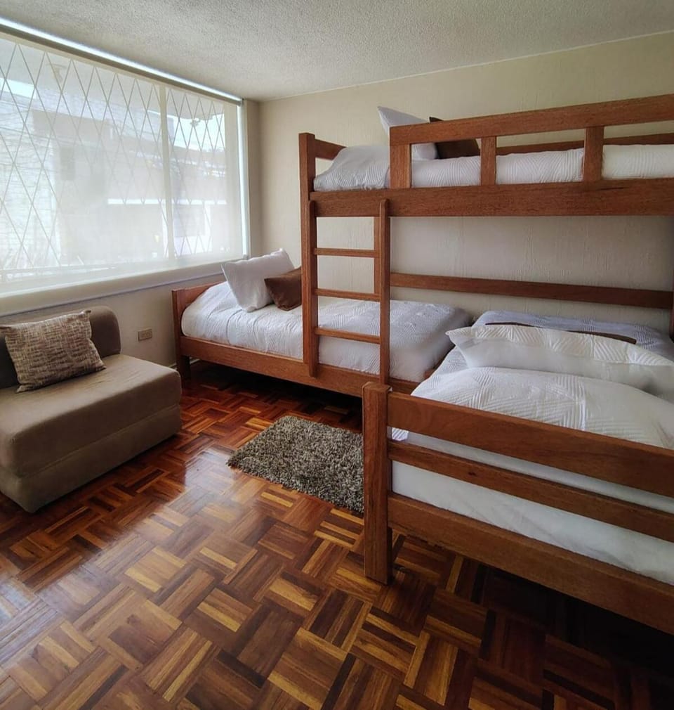 Bedroom, bunk bed