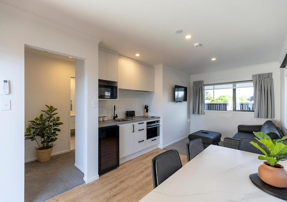 Living room, Photo of the whole room, Dining area