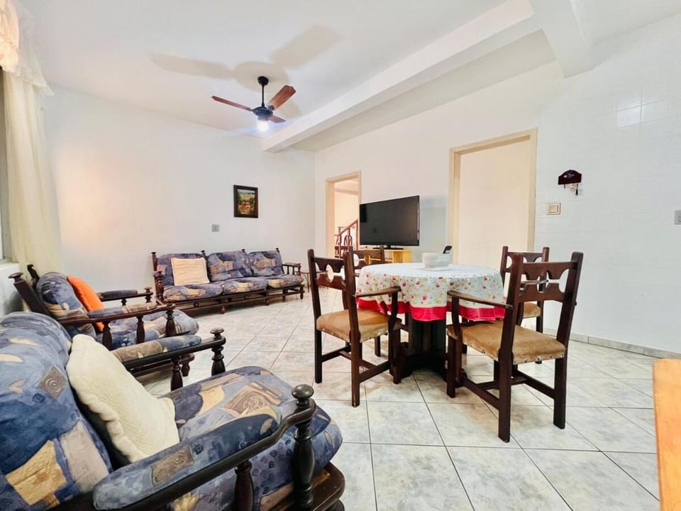 Ampla casa steps from the beach Apartment in Camboriú