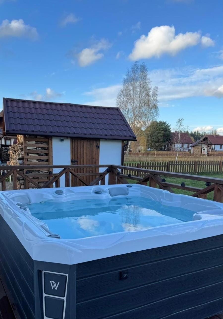 Hot Tub, Hot Tub