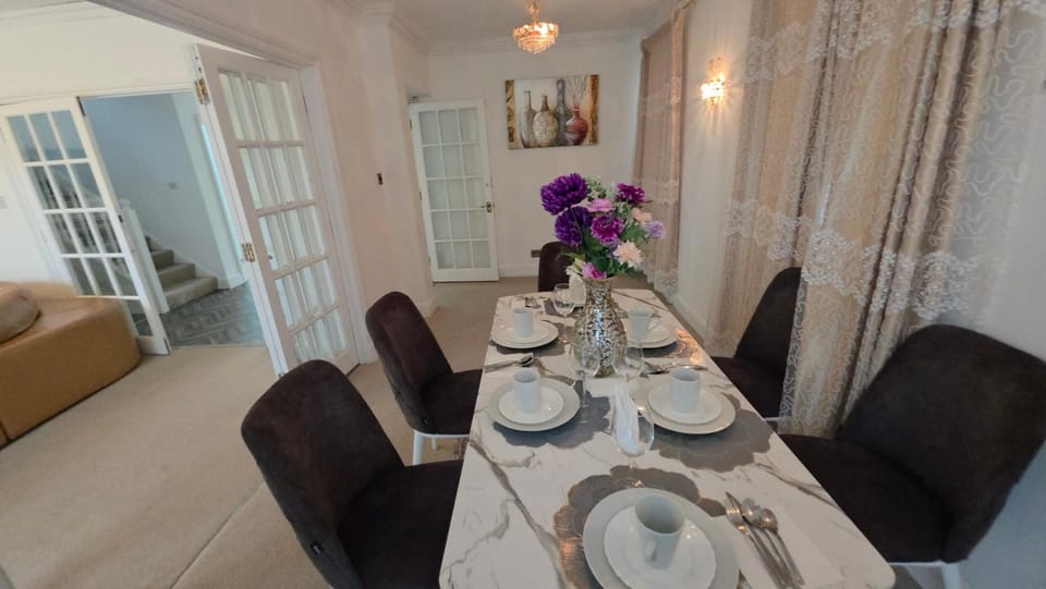 First Class Luxurious Apartment London Finchley Apartment in London