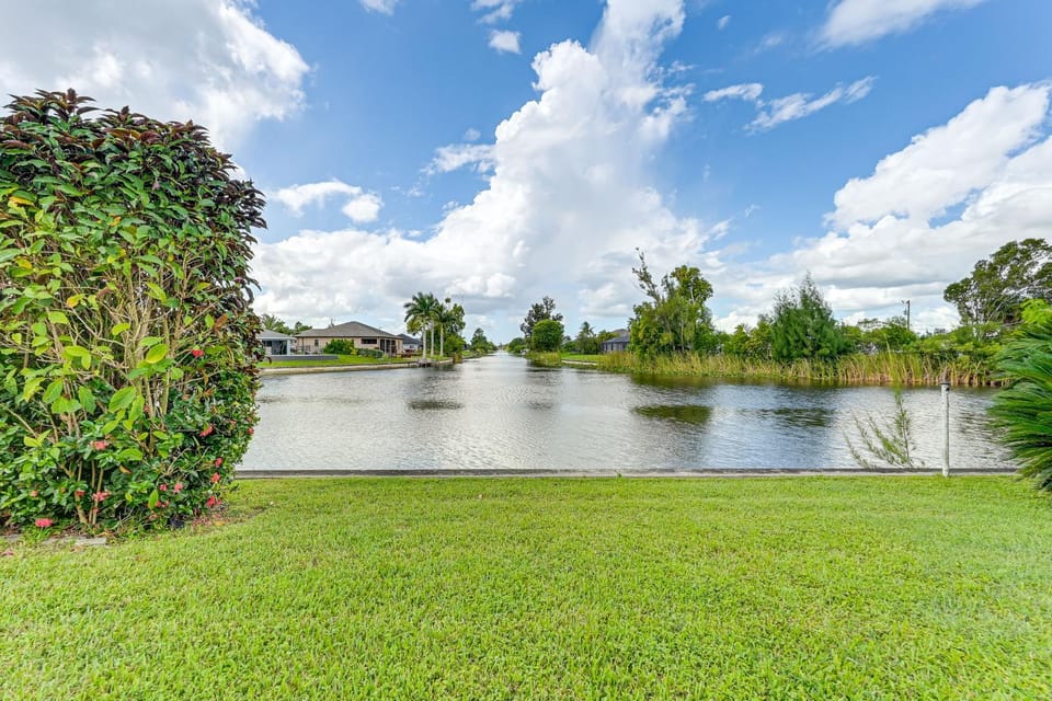 Waterfront Cape Coral Home: Views & Birdwatching House in Cape Coral