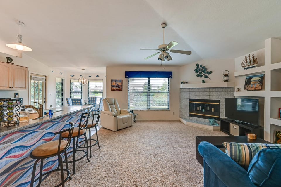 Waterfront Cape Coral Home: Views & Birdwatching House in Cape Coral