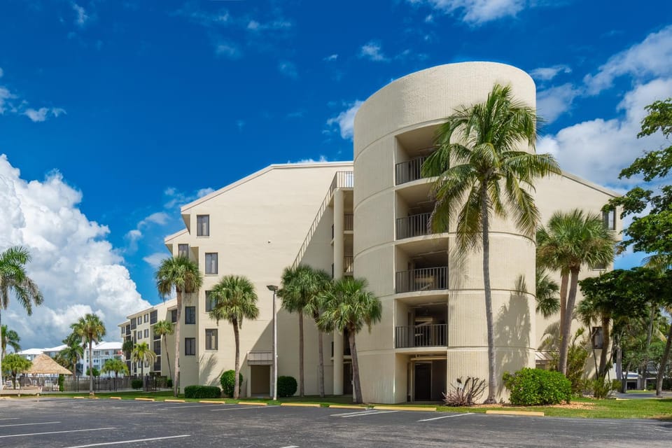 Santa Maria II #111 by Sun Palace Vacations Apartment in Estero Island