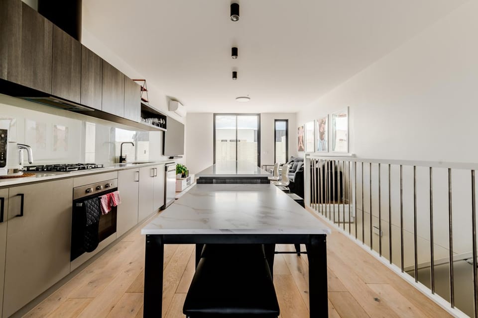 Kitchen or kitchenette, Dining area, stove