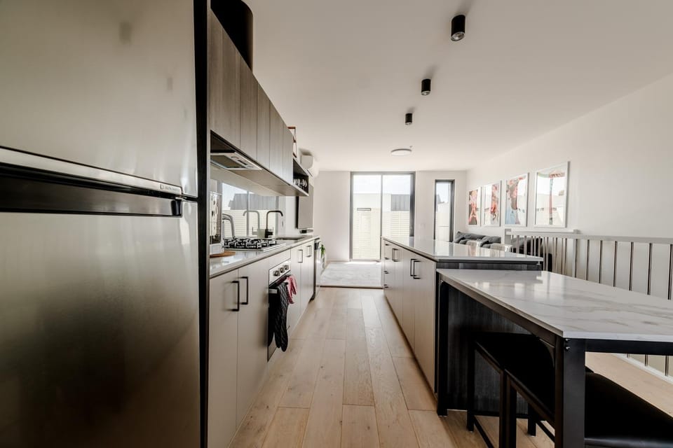 Kitchen or kitchenette, Dining area, oven, stove