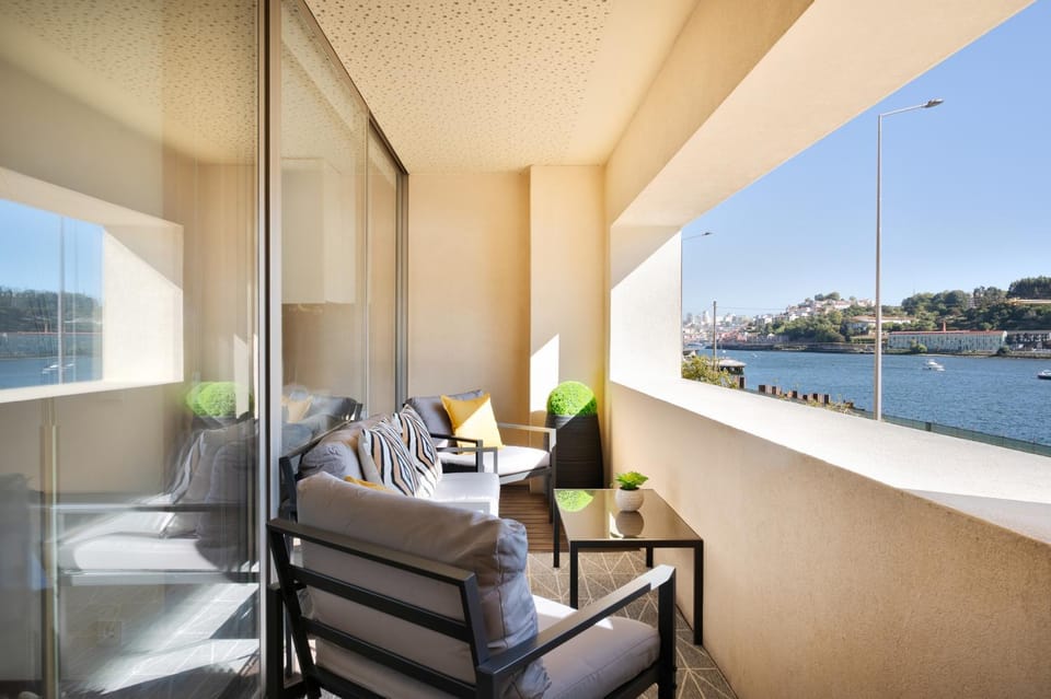 Balcony/Terrace, River view