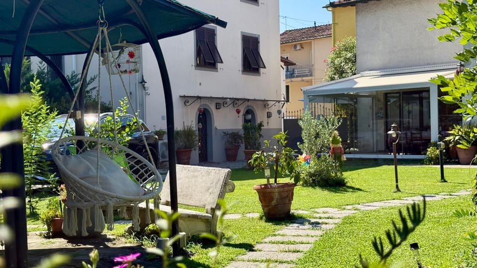 Property building, Summer, Garden