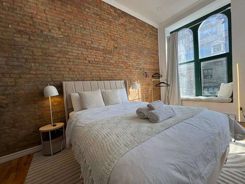 Top Location - The 777 Old Port Gem Apartment in Montreal