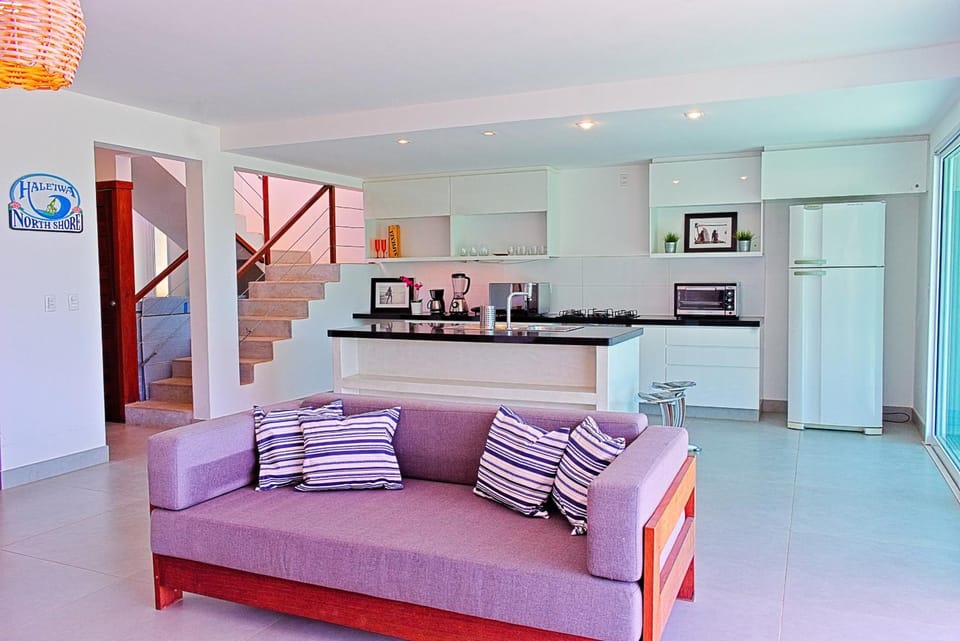 Kitchen or kitchenette, Living room, Seating area, Dining area, oven, stove