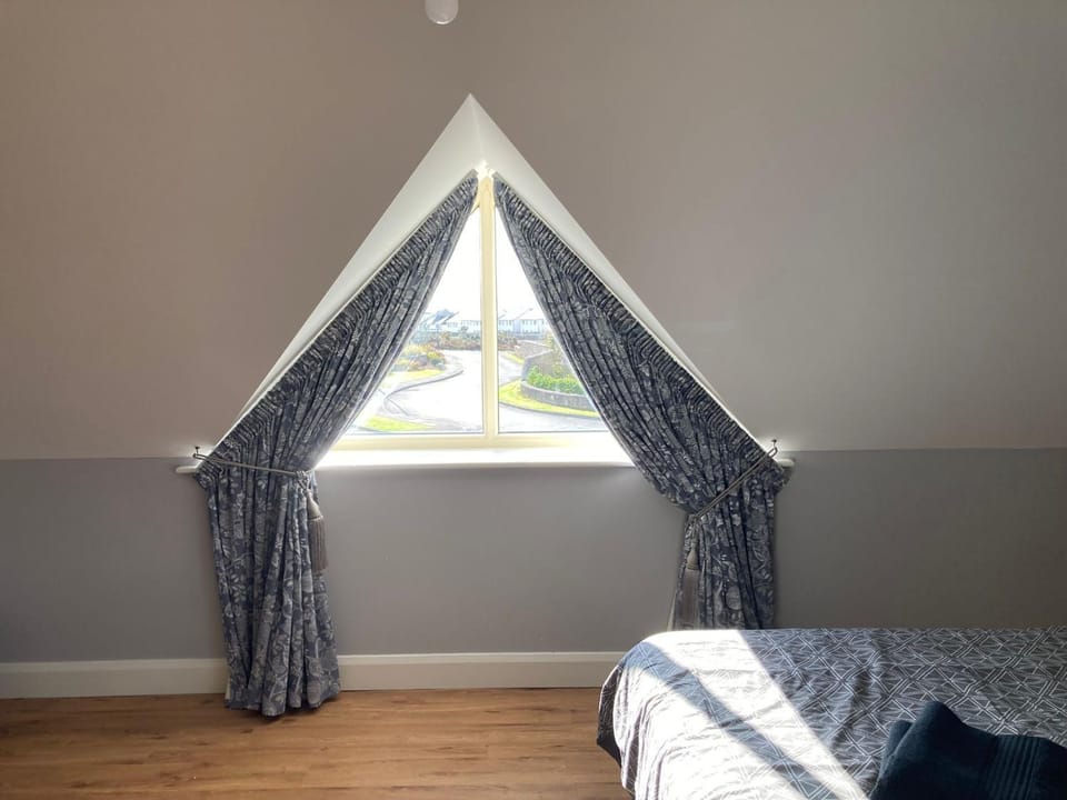 View (from property/room), Bedroom, Mountain view