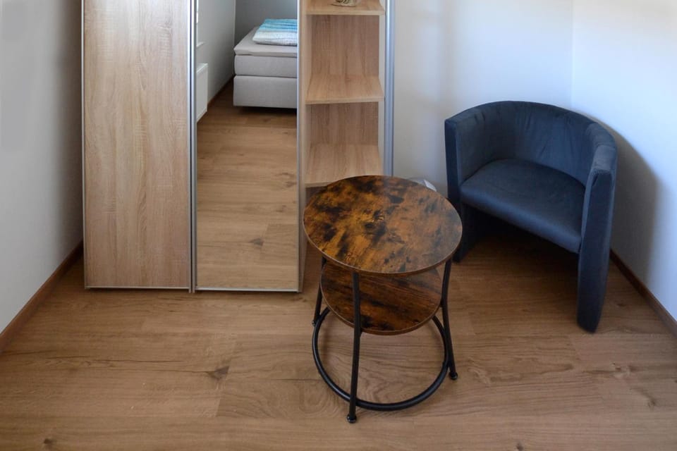 Photo of the whole room, Seating area, wardrobe