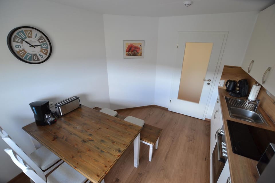 Kitchen or kitchenette, Kitchen or kitchenette, Dining area
