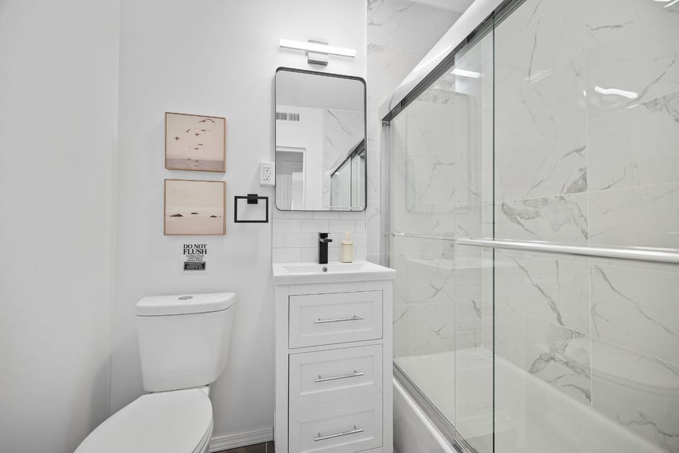 Pittsburgh Shadyside 3E Stylish and Bright Private Bedroom with Shared Bathroom Vacation rental in Shadyside