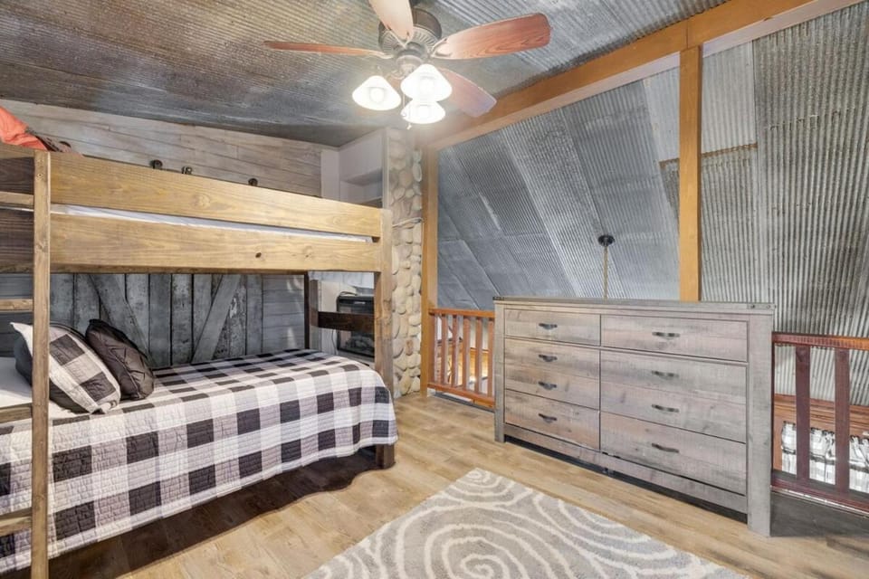 Wind Ridge Cabin Cabin in Ozark Mountains