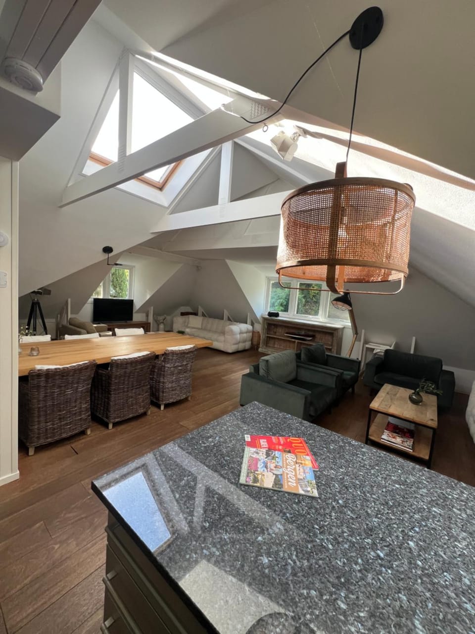 Food and drinks, Seating area