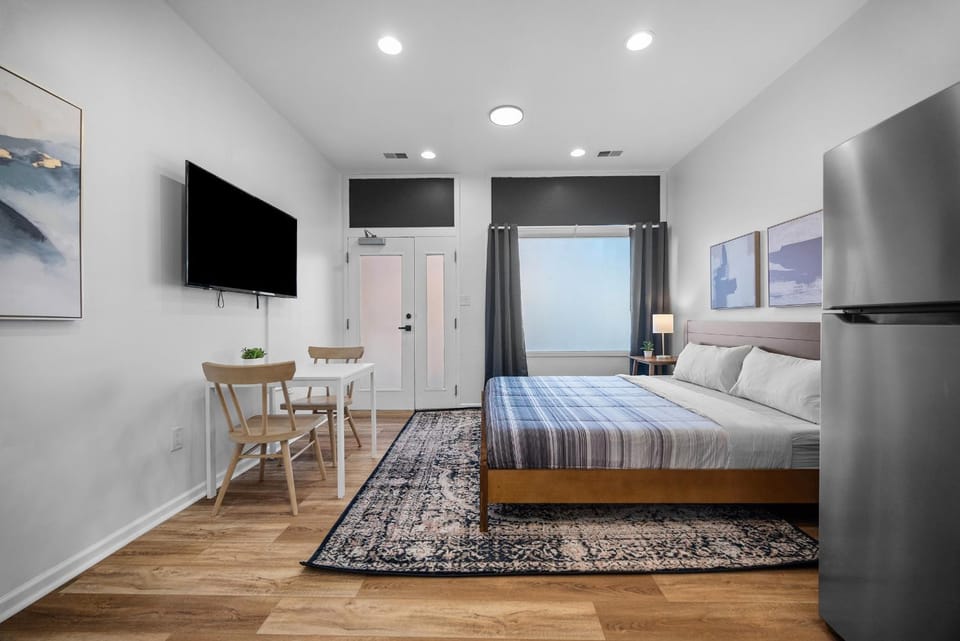 Central Lawrenceville 1A Bright and Stylish Private Studio with Free Street Parking Apartment in Pittsburgh