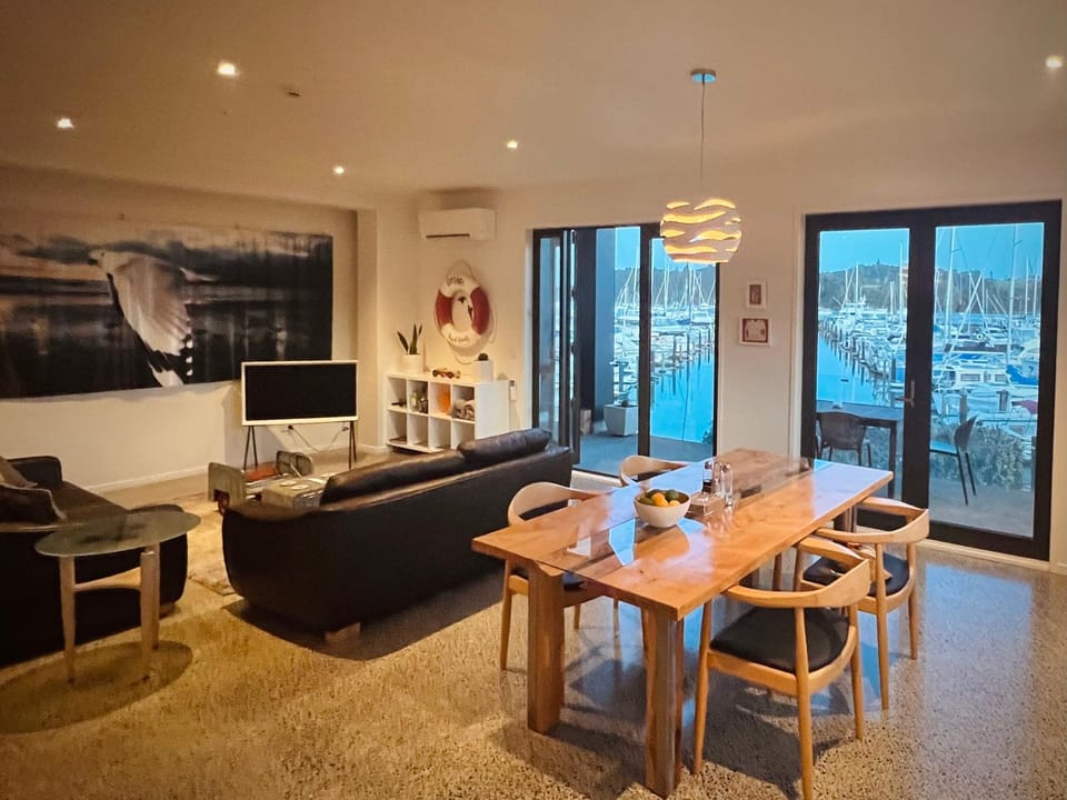 Luxury Waterfront Marina Apartment - Bay of Islands, New Zealand Apartment in Northland