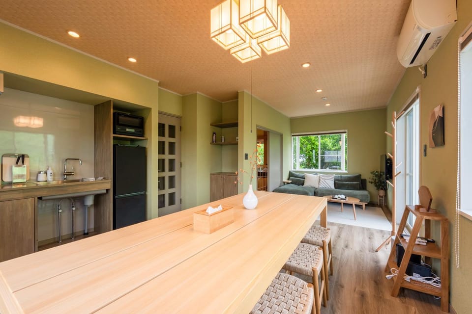 TV and multimedia, Kitchen or kitchenette, Living room, Seating area, Dining area, oven, stove