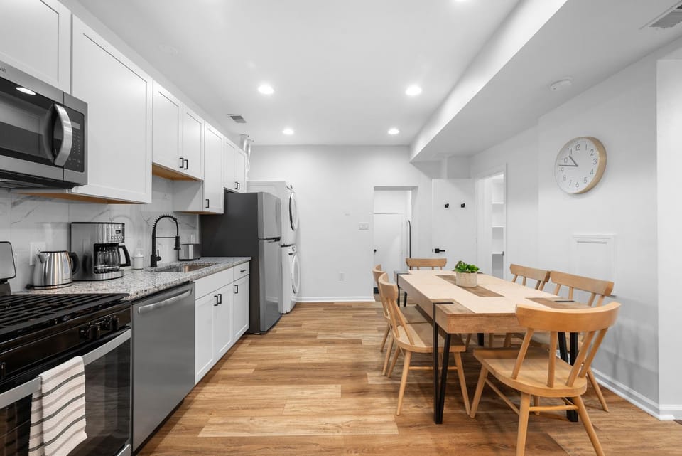 Central Lawrenceville 1B Bright and Stylish 2 Bedroom Apartment with Free Street Parking Apartment in Pittsburgh