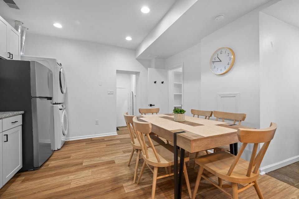Central Lawrenceville 1B Bright and Stylish 2 Bedroom Apartment with Free Street Parking Apartment in Pittsburgh