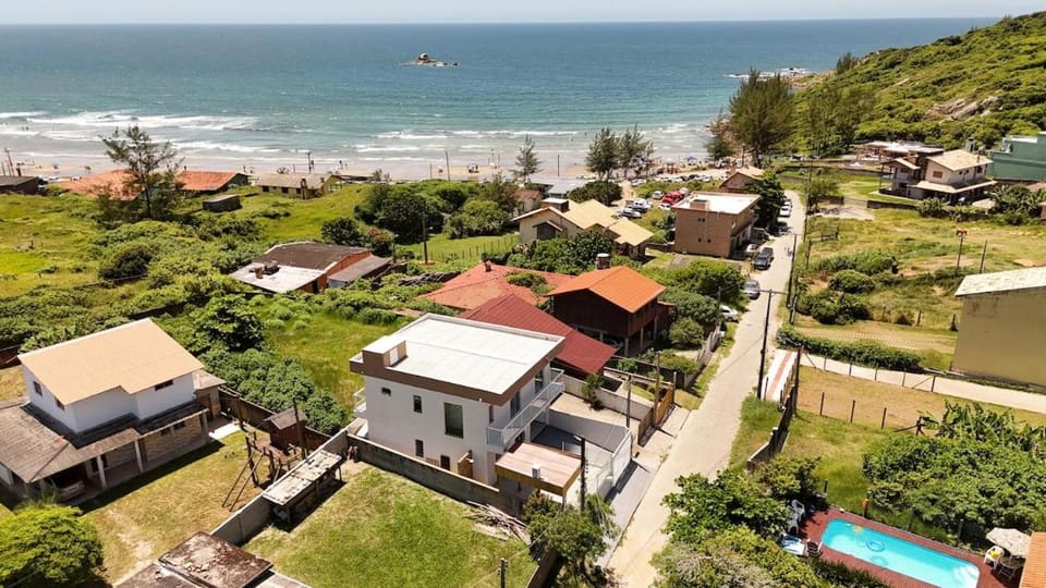 Casa de praia com vista para o mar e baleias House in Imbituba