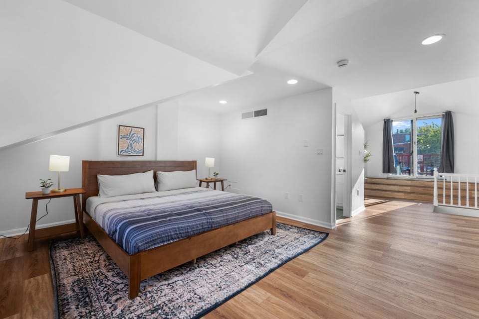 Central Lawrenceville 3 Spacious and Modern Two Bedroom Apartment with Free Street Parking Apartment in Pittsburgh