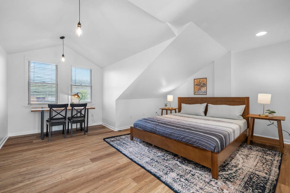 Central Lawrenceville 3 Spacious and Modern Two Bedroom Apartment with Free Street Parking Apartment in Pittsburgh