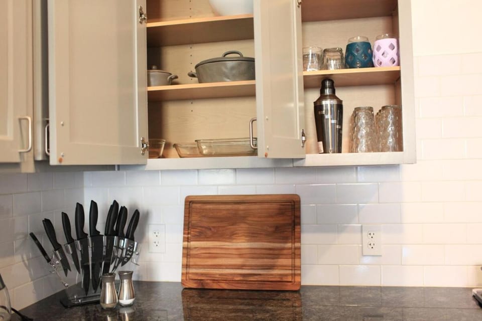 The Lawrencian Loft -2BD king & Queen beds, 2 BA Apartment in Lawrence