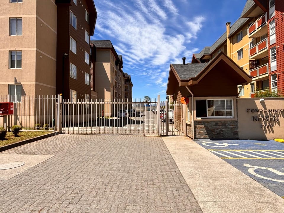 Neighbourhood, Location
