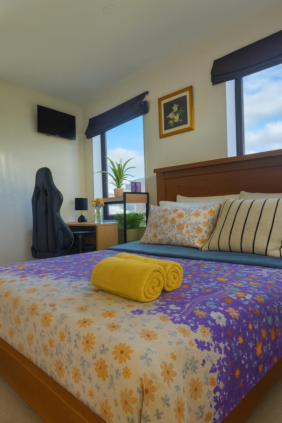 Bed, Bedroom, towels