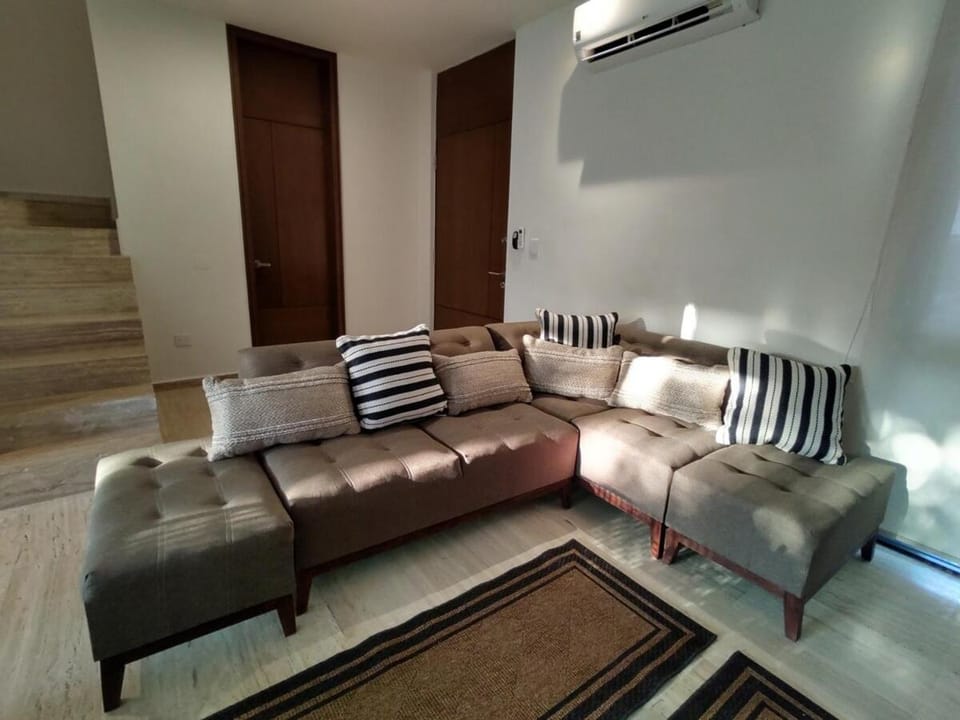 Acacias Residence House in Merida