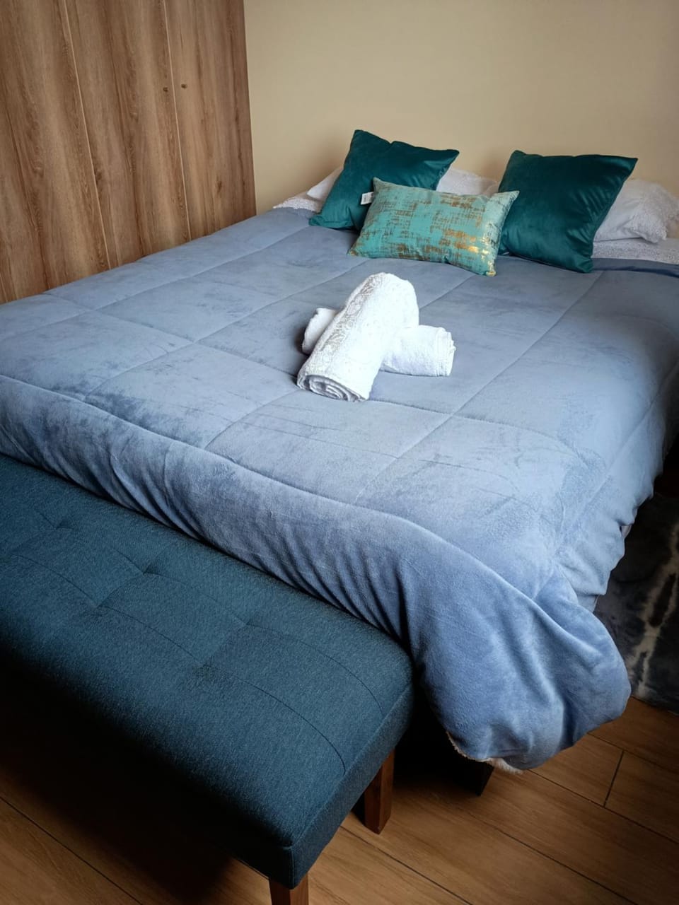 Bed, Bedroom, towels