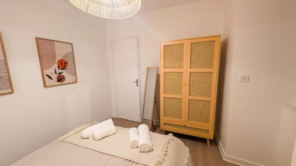 Bed, Photo of the whole room, Bedroom, towels, wardrobe