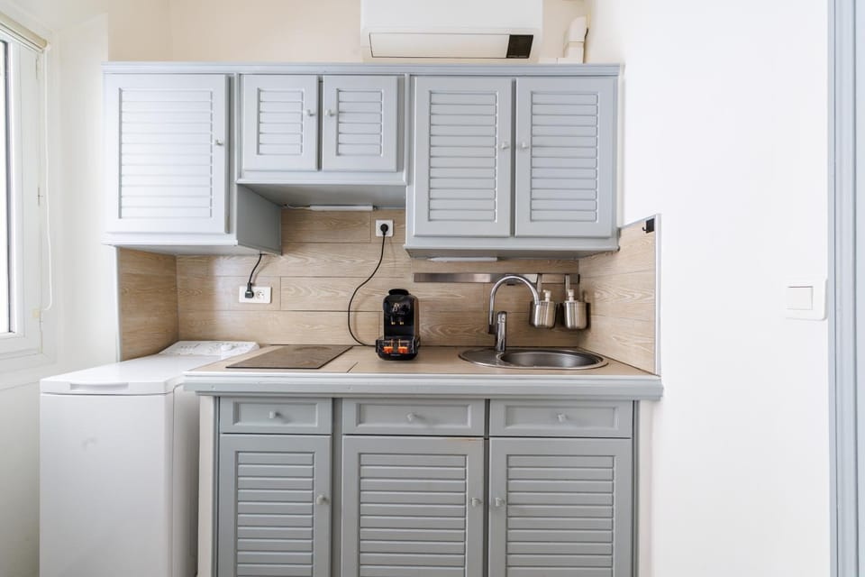 Coffee/tea facilities, Kitchen or kitchenette, washing machine, air conditioner
