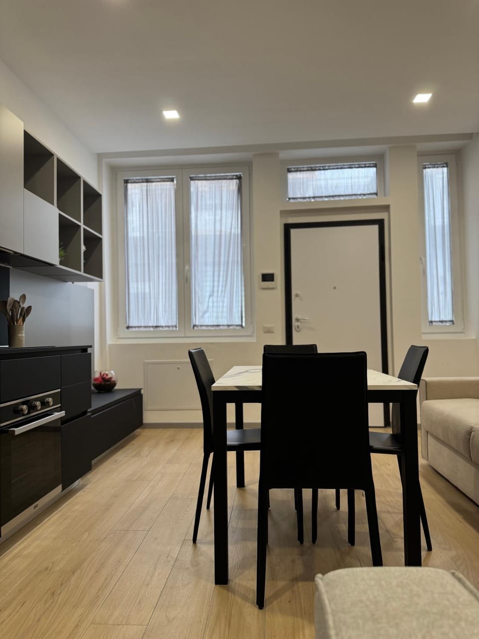Kitchen or kitchenette, Living room, Seating area, Dining area