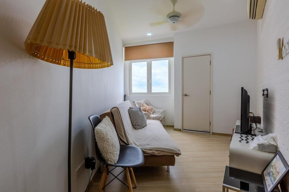 Bed, TV and multimedia, Seating area, air conditioner