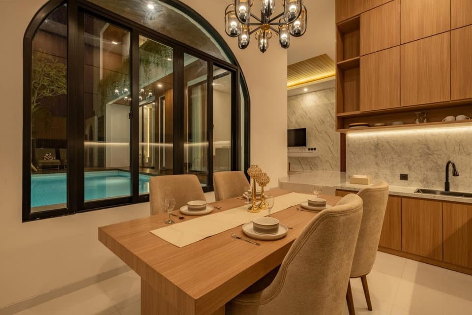 Night, Dining area