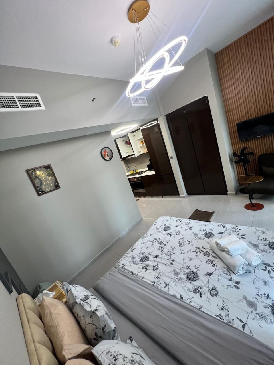 Studio in Business Bay with Huge Balcony & Pool View near to Metro Apartment in Dubai