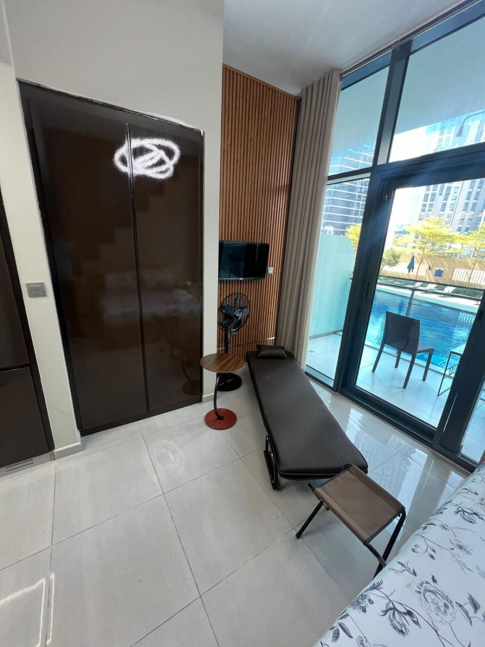 Studio in Business Bay with Huge Balcony & Pool View near to Metro Apartment in Dubai